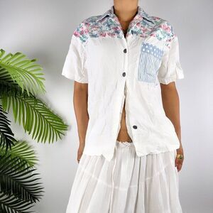 Vintage 90s White Floral Cottagecore Coastal Chic Soft Girl Button Up Shirt / S
